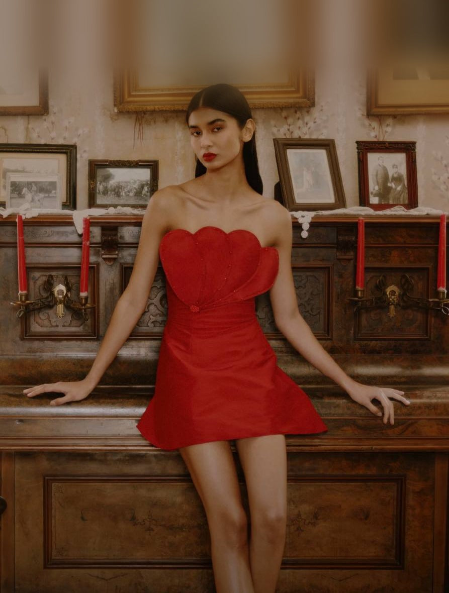 Vestido rojo Dressed for the Occasion (versión celular)